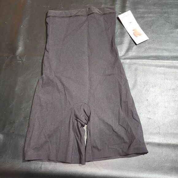 NWT Assets By Spanx Womens Black High Waist Mid Thigh Clever Controllers Medium - Picture 1 of 4